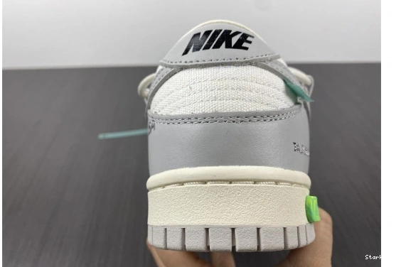 DM1602-117 42 Lot Dunk Nike O-W Low 0807